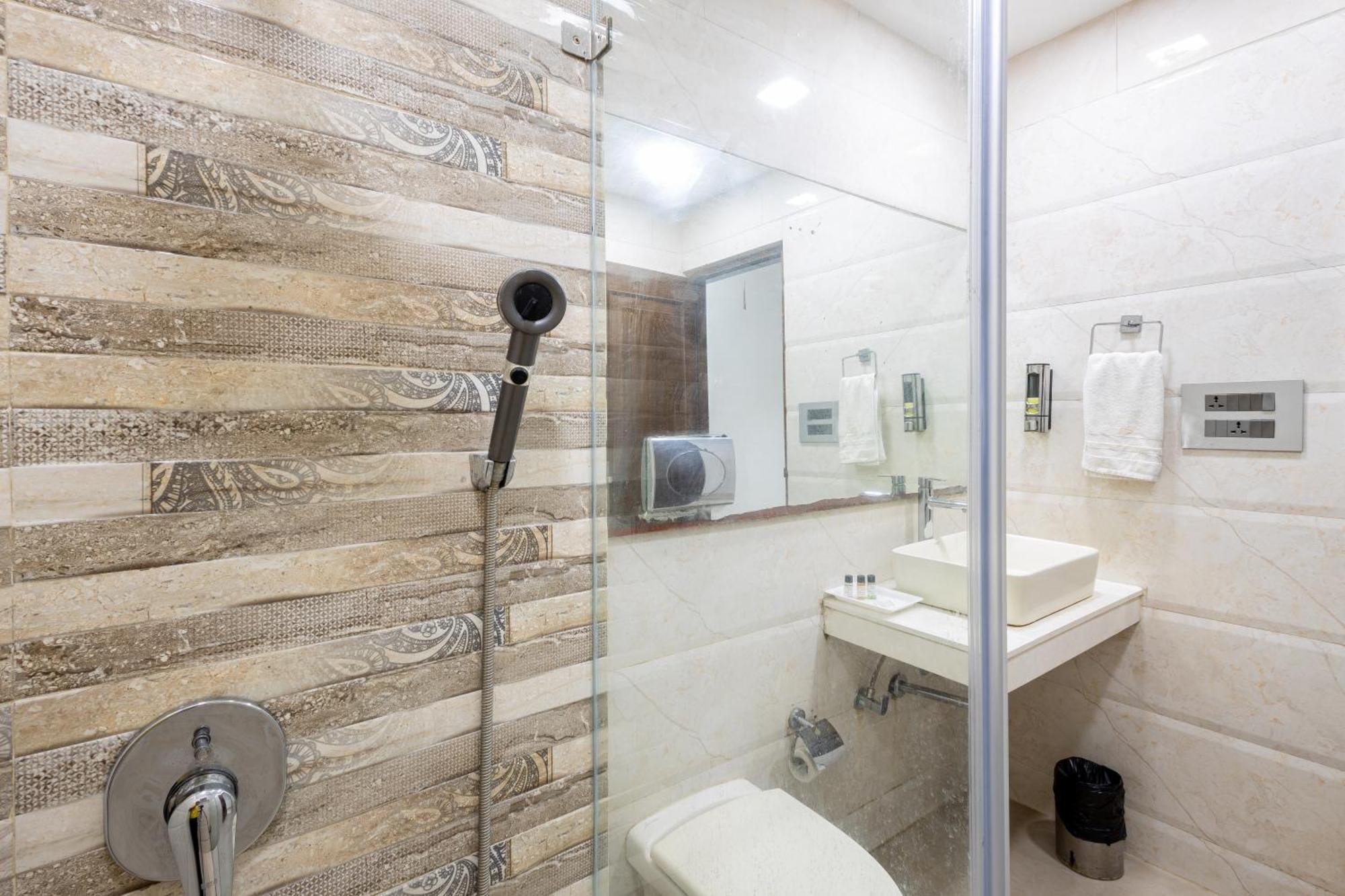 Hotel Panickers Residency - Ajmal Khan Market Near Karol Bagh Metro เดลี ภายนอก รูปภาพ