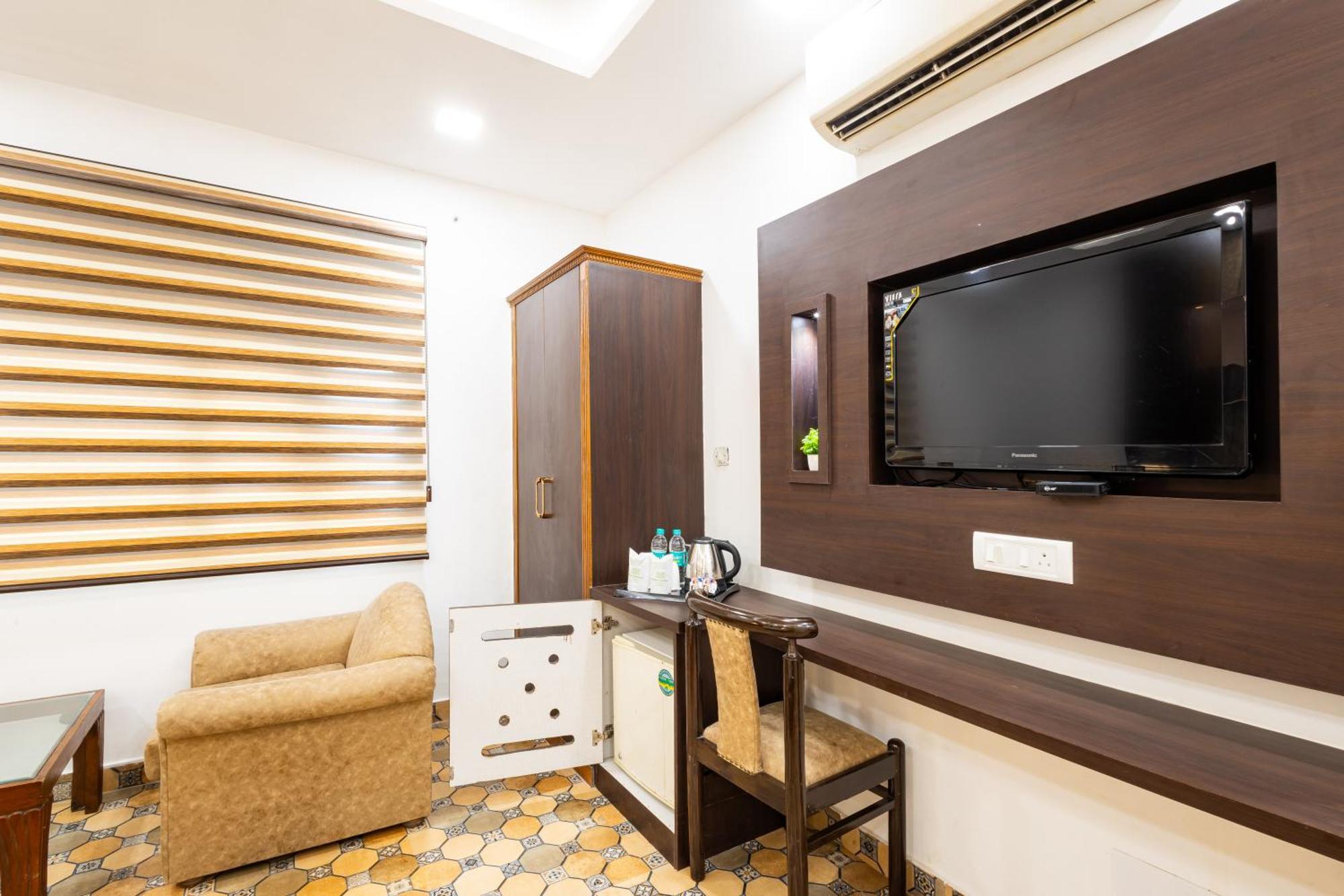 Hotel Panickers Residency - Ajmal Khan Market Near Karol Bagh Metro เดลี ภายนอก รูปภาพ