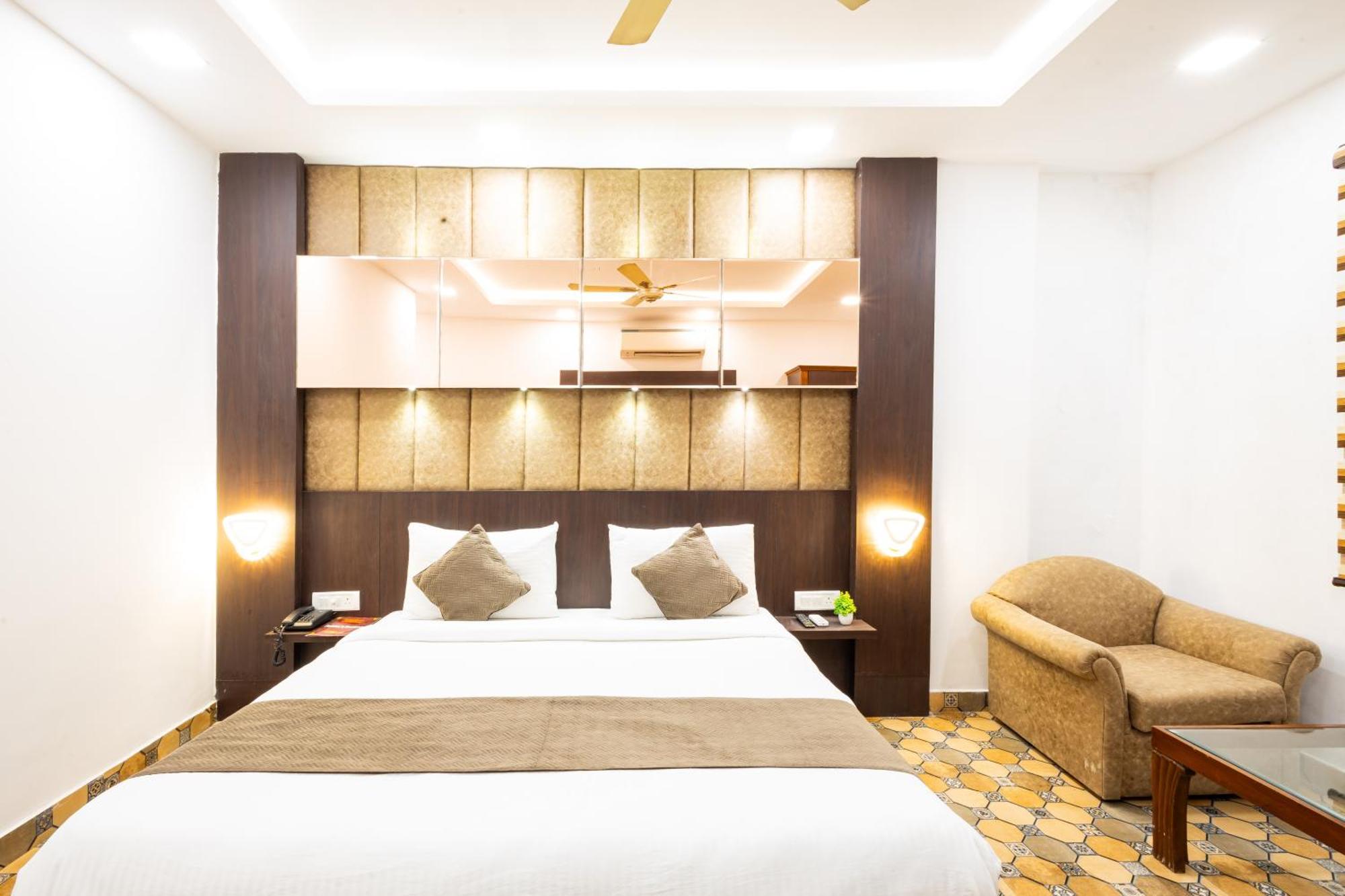 Hotel Panickers Residency - Ajmal Khan Market Near Karol Bagh Metro เดลี ภายนอก รูปภาพ
