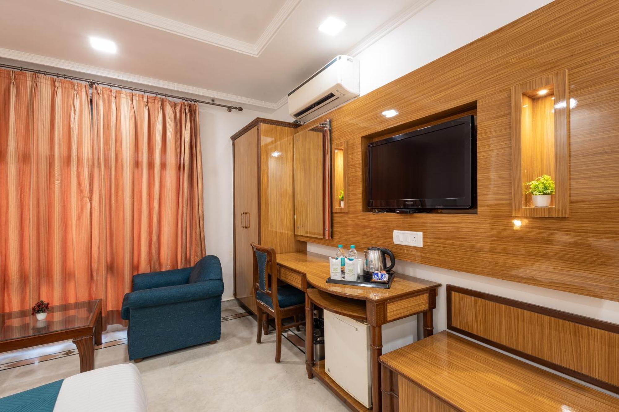 Hotel Panickers Residency - Ajmal Khan Market Near Karol Bagh Metro เดลี ภายนอก รูปภาพ