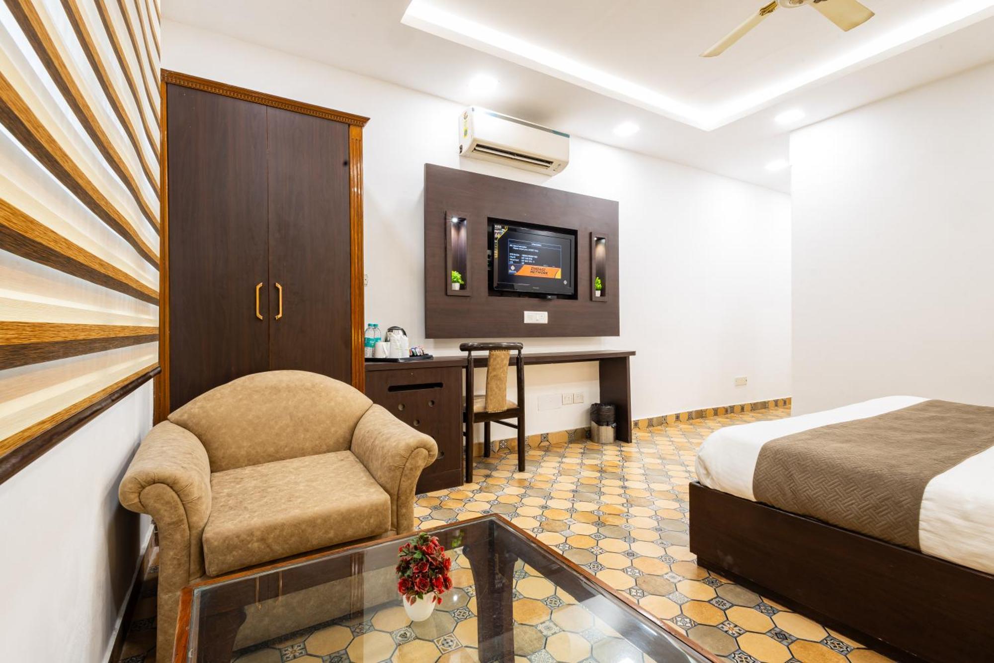 Hotel Panickers Residency - Ajmal Khan Market Near Karol Bagh Metro เดลี ภายนอก รูปภาพ