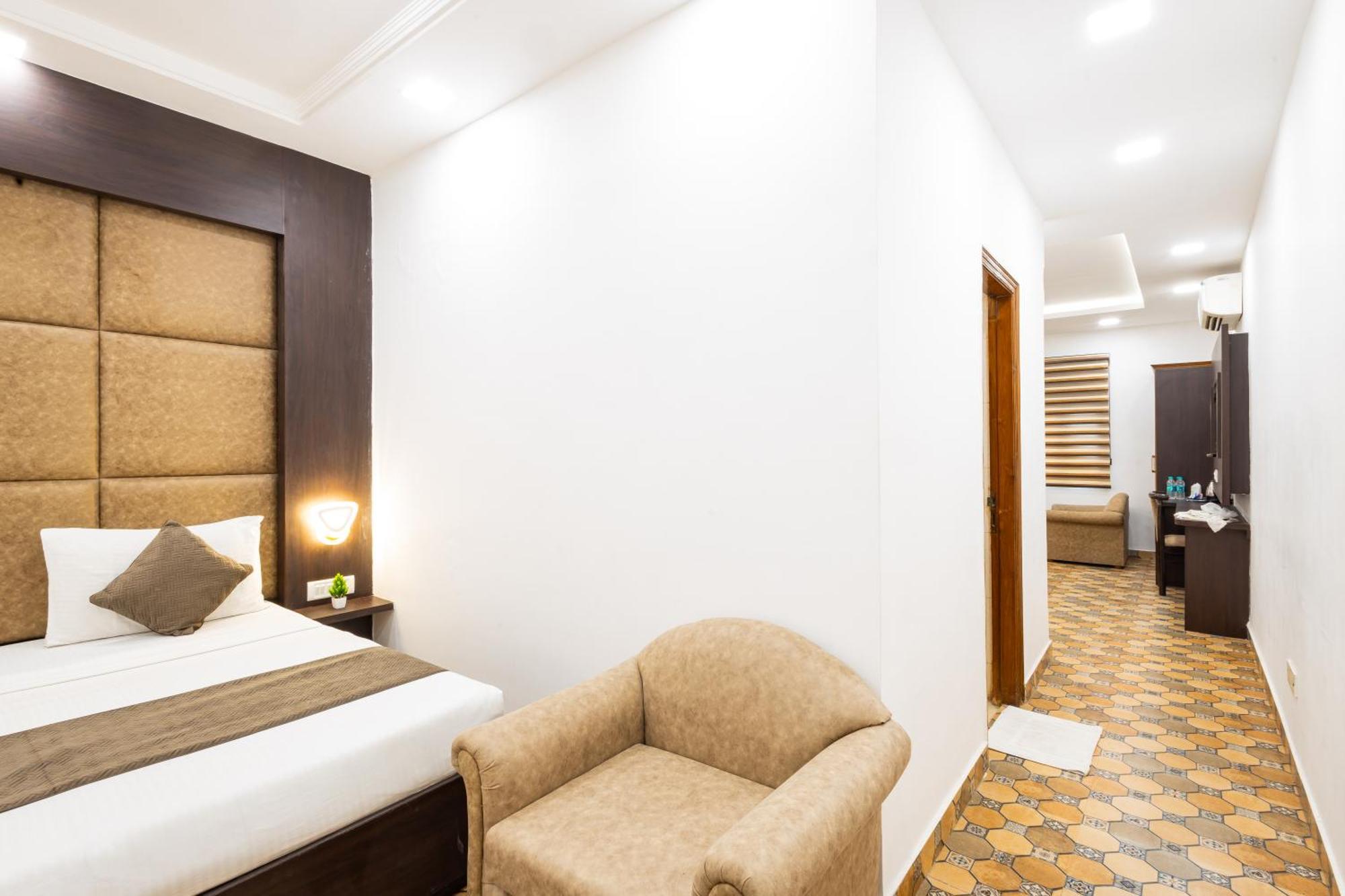 Hotel Panickers Residency - Ajmal Khan Market Near Karol Bagh Metro เดลี ภายนอก รูปภาพ