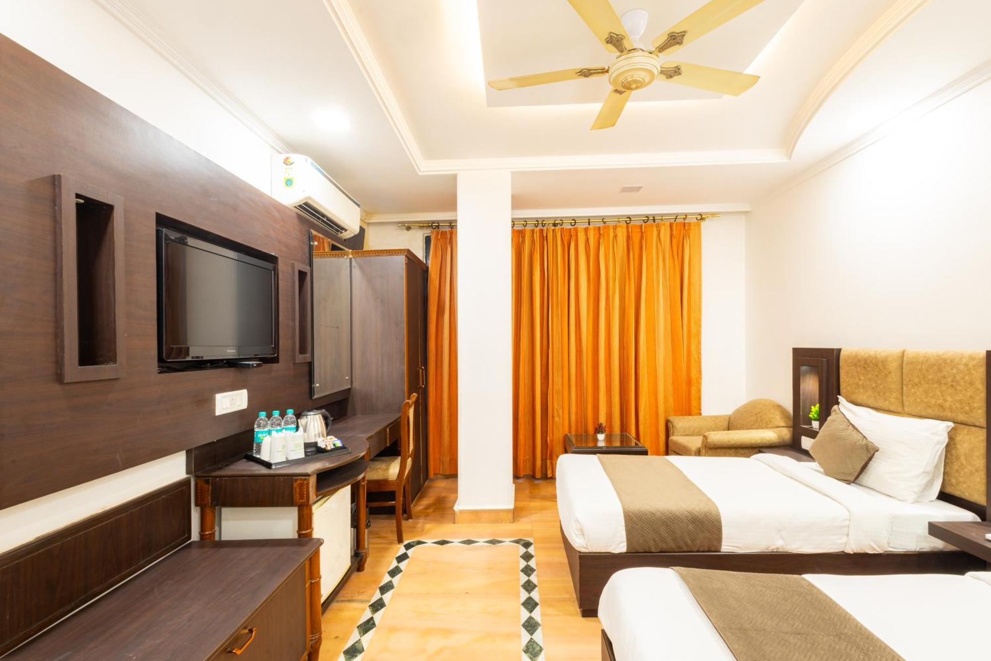 Hotel Panickers Residency - Ajmal Khan Market Near Karol Bagh Metro เดลี ภายนอก รูปภาพ