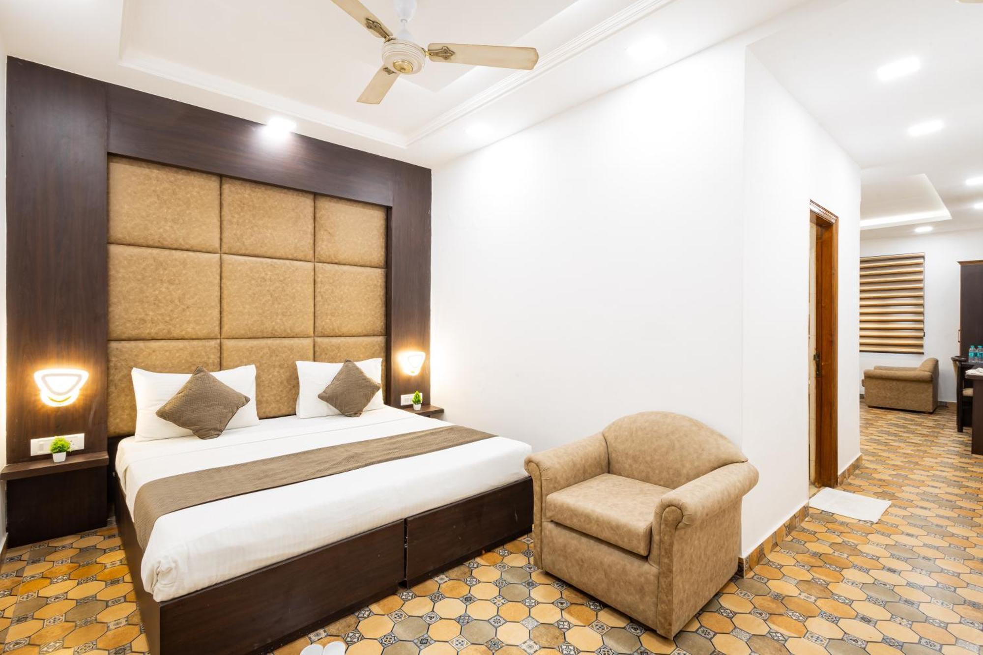 Hotel Panickers Residency - Ajmal Khan Market Near Karol Bagh Metro เดลี ภายนอก รูปภาพ