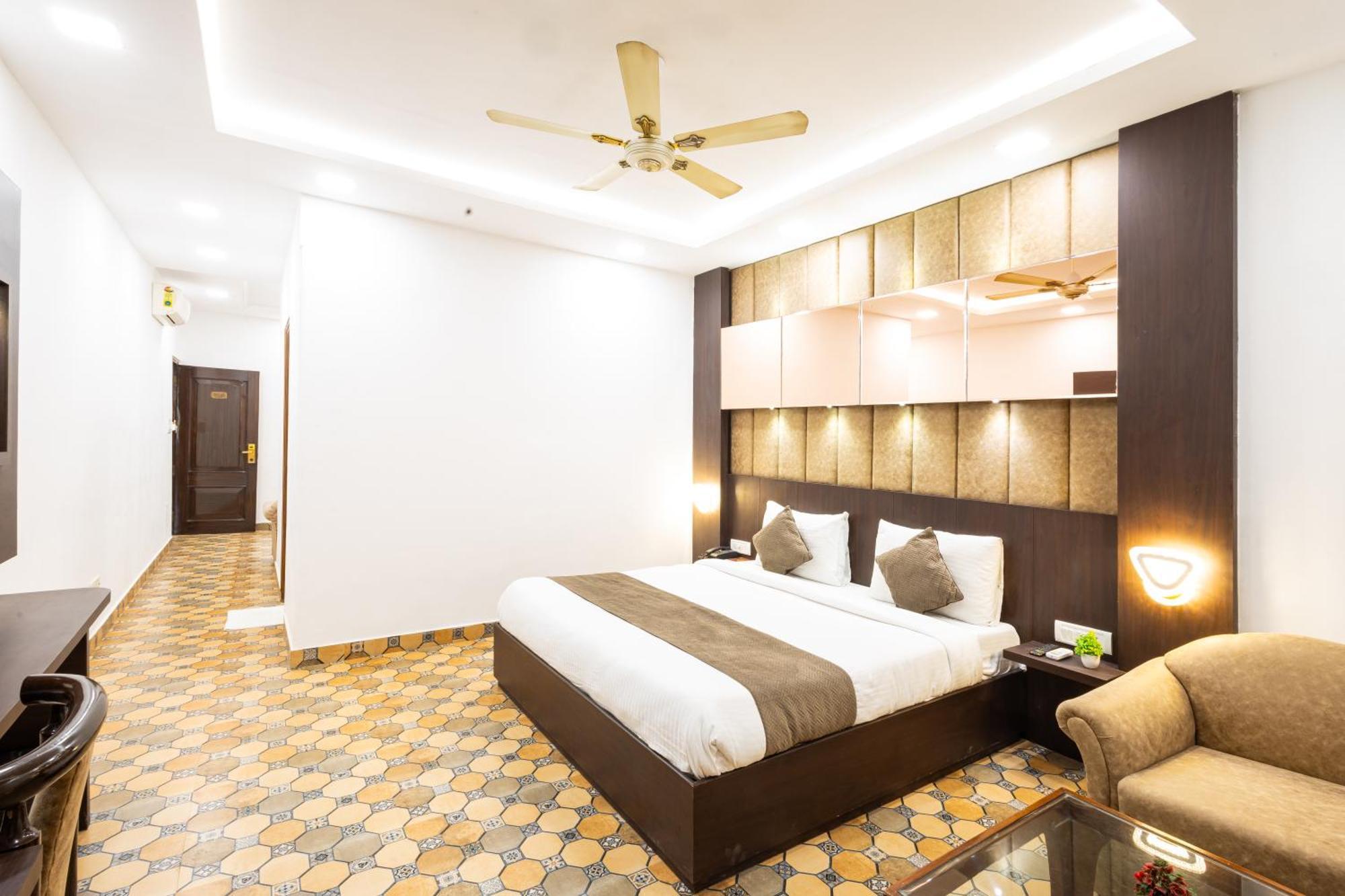 Hotel Panickers Residency - Ajmal Khan Market Near Karol Bagh Metro เดลี ภายนอก รูปภาพ