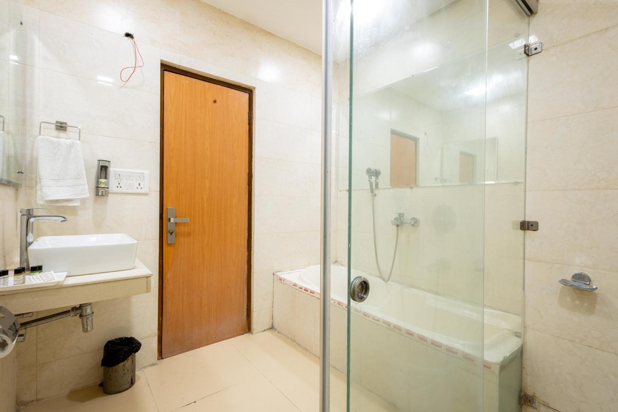 Hotel Panickers Residency - Ajmal Khan Market Near Karol Bagh Metro เดลี ภายนอก รูปภาพ