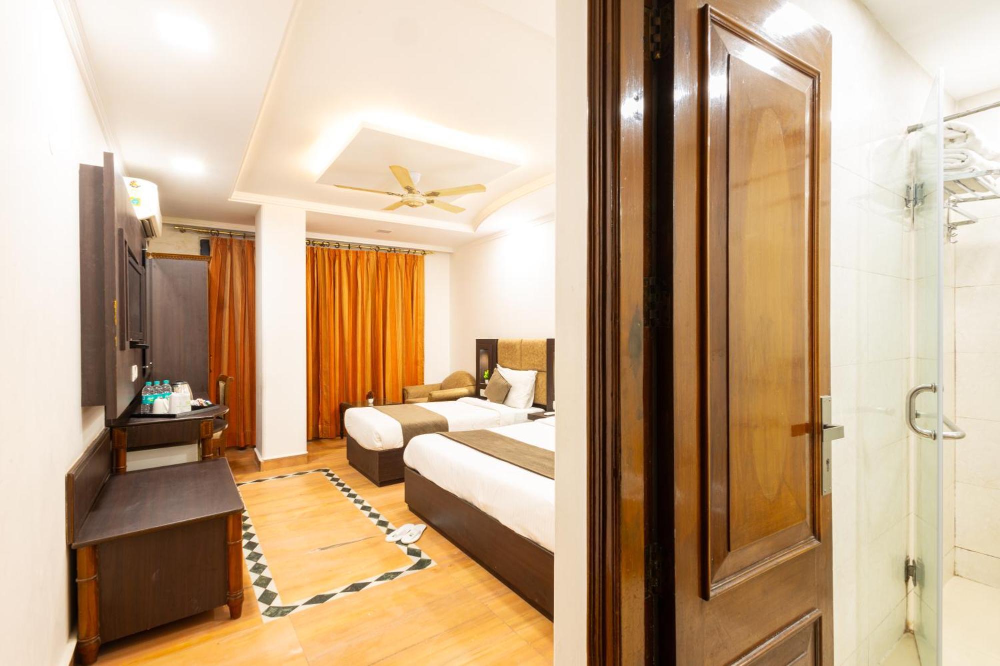 Hotel Panickers Residency - Ajmal Khan Market Near Karol Bagh Metro เดลี ภายนอก รูปภาพ