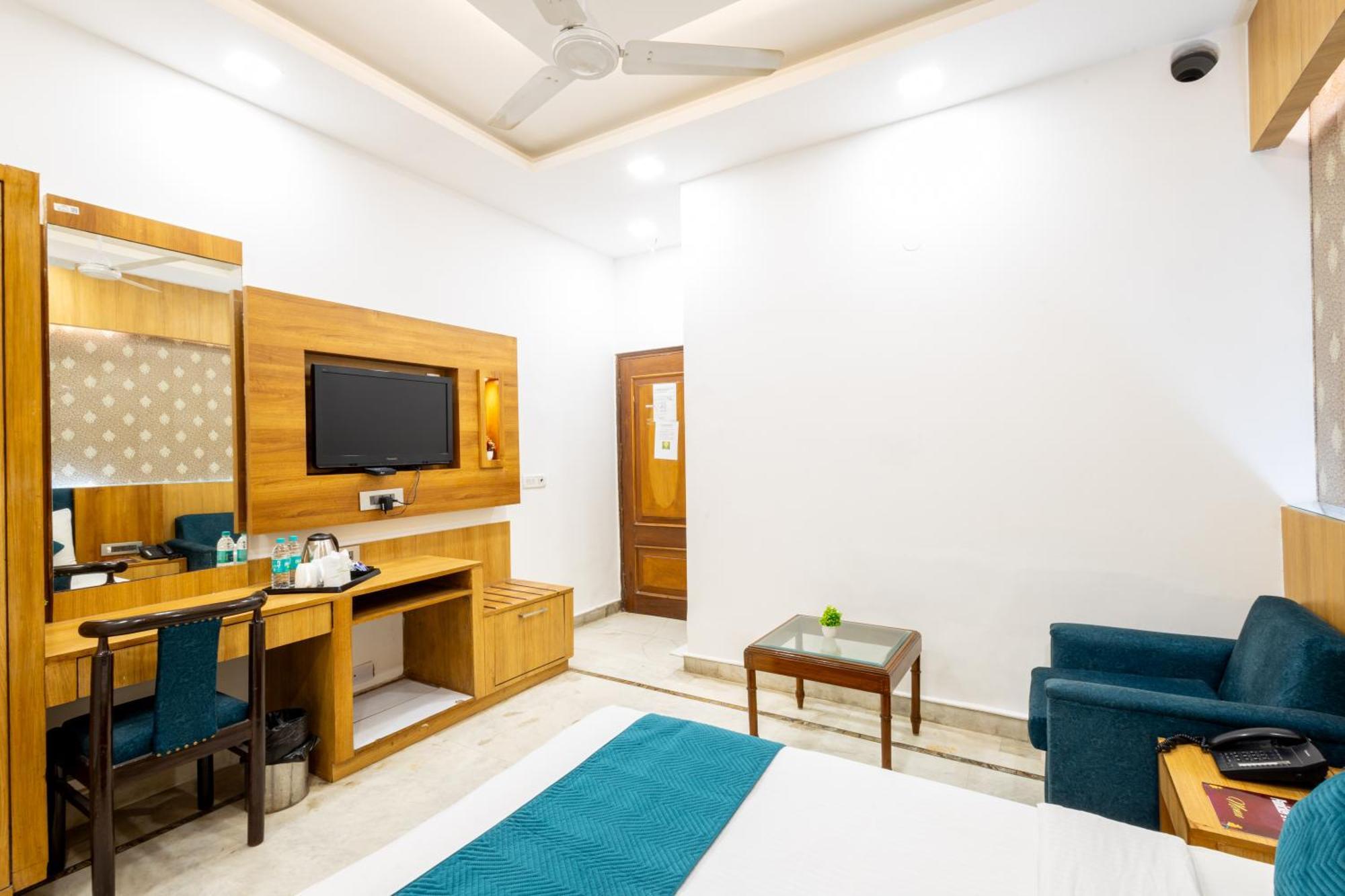 Hotel Panickers Residency - Ajmal Khan Market Near Karol Bagh Metro เดลี ภายนอก รูปภาพ