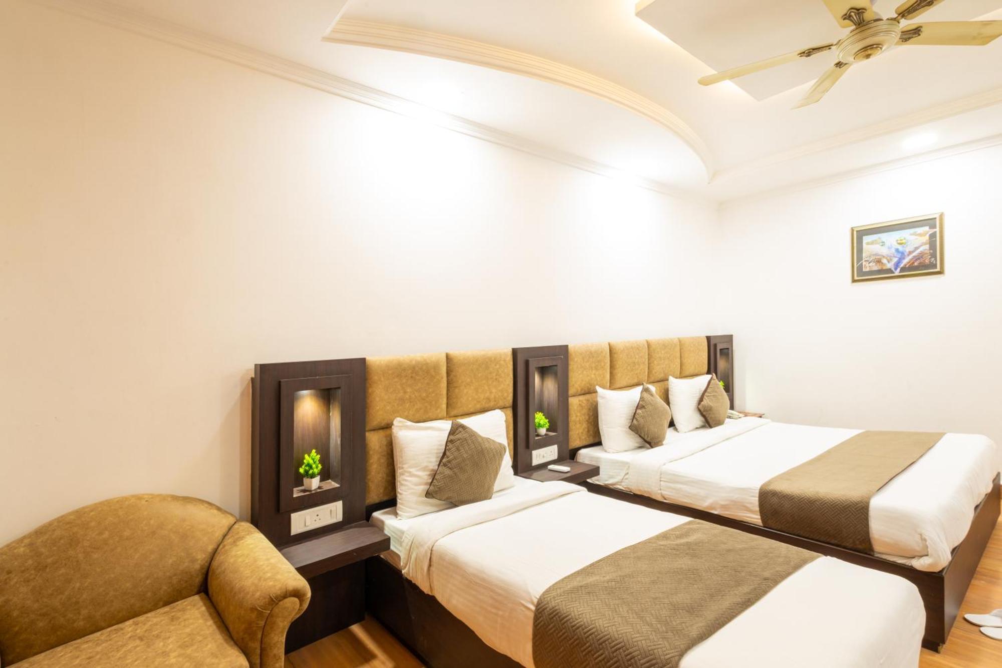 Hotel Panickers Residency - Ajmal Khan Market Near Karol Bagh Metro เดลี ภายนอก รูปภาพ